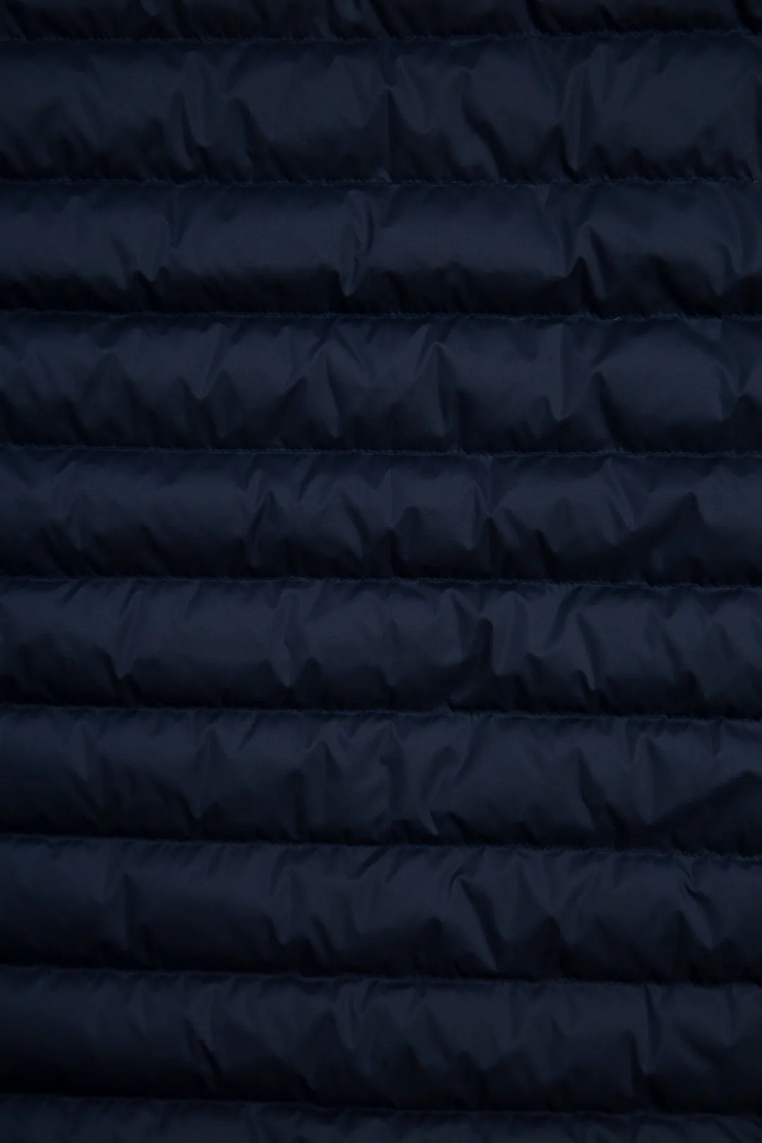 P340 Actual Photos [Popular in Winter] Style No.: 25125# Color: Black/Navy Blue/Almond Size: S-XL - Ralph Lauren/Ralph Lauren 2025FW Popular Winter Item Stand Collar Three-Zip Couple Style Rib Down Vest Vest - Craftsmanship 400T diamond-proof nylon on the face Grid down filling inside 400T high-density gallbladder isolation - Correct slightly waisted version on both sides The placket is made of cotton webbing and has double zipper pockets on both sides - RL's hottest vest this year. Out of stock at counters. A treasure item with a winter atmosphere. It comes in three basic colors. It can be worn by both men and women, especially the creamy white with a warm red feel. Comes with a beauty filter, which girls love. The overall fluffiness is just right. It is light and not bloated. It is very chill. It can enhance the overall fashion sense whether worn outside or inside.
